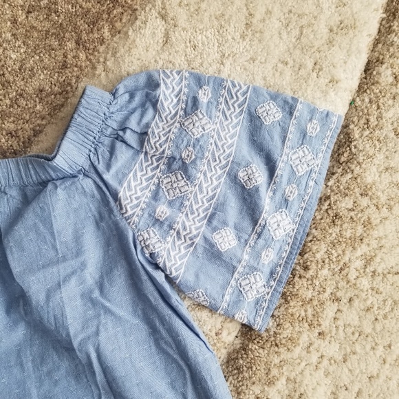 NWT OFF SHOULDER TOP Embroidered - Picture 4 of 6